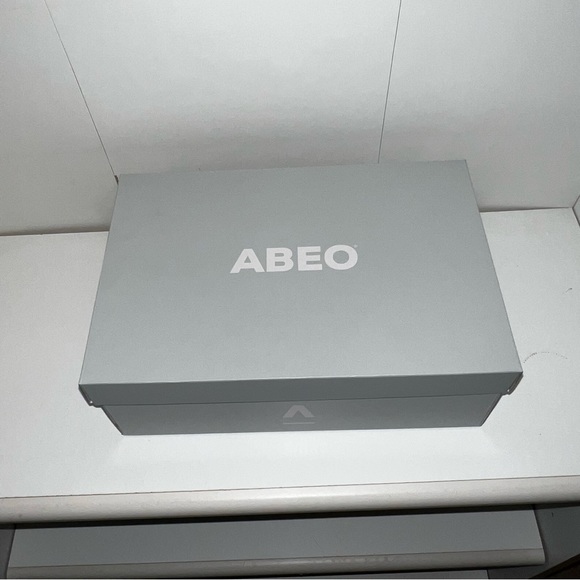 BRAND NEW Abeo sandals - Picture 8 of 8